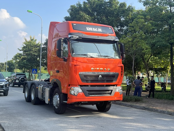 giá xe đầu kéo Sitrak 440hp